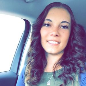 Meet your Posher, Emilee